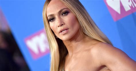 Jennifer Lopez Se Montre En Bikini Et Divise Sa Communaut Instagram