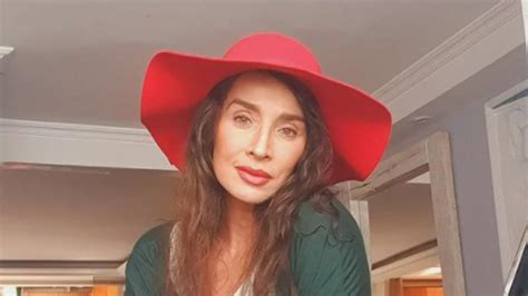 Luly Bossa salió a broncearse y presumió su cuerpazo en bikini