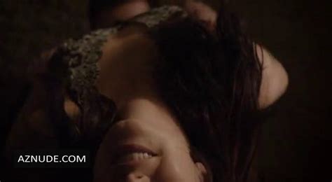 A FLORESTA QUE SE MOVE NUDE SCENES AZNude