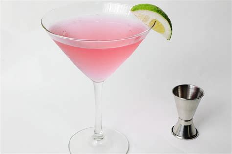 Cosmopolitan Come Si Prepara Il Cocktail Reso Immortale Da Sex And The City Vinamundi