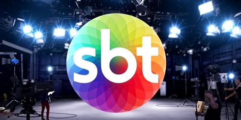 Âncora do SBT é demitida após 9 anos se desespera e vê mundo desabar