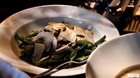 Victoria Paris Le Restaurant Festif Avec Vue Sur L Arc De Triomphe Au