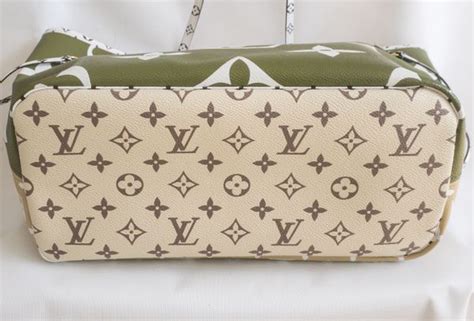 Louis Vuitton Neverfull Giant Khaki