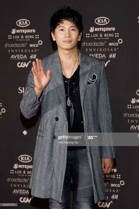 South Korean actor Ji Sung arrives for the 2011 Style Icon Awards at ...