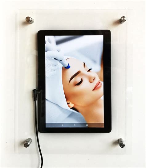 ИНФОРМАЦИОННЫЕ МОНИТОРЫ И ТАБЛО ДЛЯ ПОЛИКЛИНИК И БОЛЬНИЦ