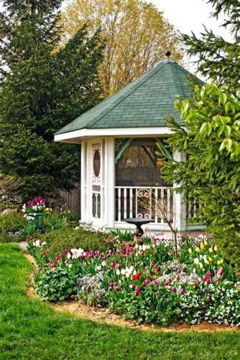 Quel kiosque de jardin pour le cour de vos rêves