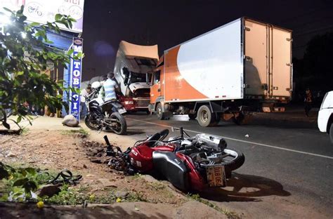 Motociclista muere tras chocar contra camión Nacionales ABC Color