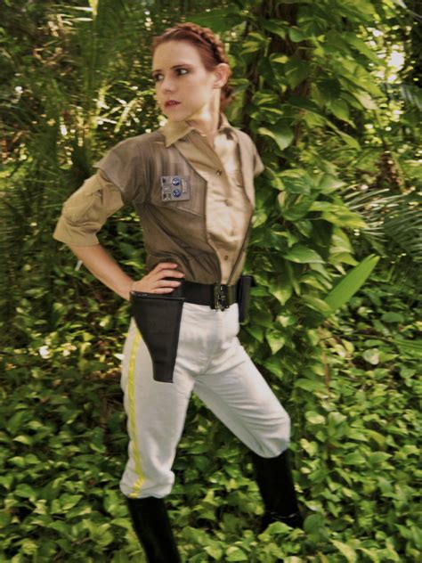 CosGeek: Endor Princess Leia