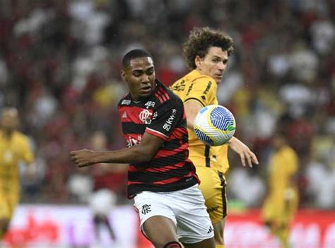 Lorran Agarra Primeira Chance Tite De Titular E Aos 17 Anos Enche