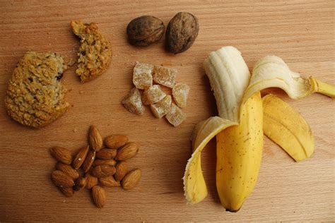 Endurance Running Nutrition Guide | Hour-by-Hour Fueling Tips – Map Medal