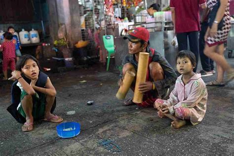 Thailands Poverty Reduction Slows Down Says Report The Star