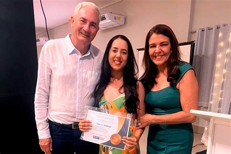 Jinoticias Br Prefeito Beto Pinto Entrega Certificado De Honra Ao