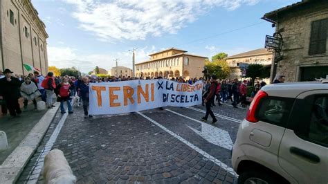 Video Umbria La Marcia Dei No Green Pass E No Vax Oltre Persone