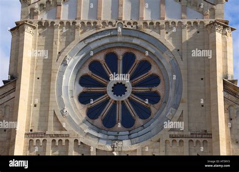 Roset N En La Fachada De La Bas Lica De San Zeno De Verona En Italia