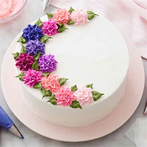 How To Pipe A Buttercream Aster Flower Wilton S Baking Blog