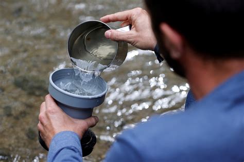 They Develop Magnetic Powder That Removes Microplastics From Water In An Hour