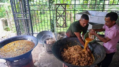 Foto Tradisi Memasak Kuah Beulangong Saat Perayaan Maulid Nabi Di Aceh