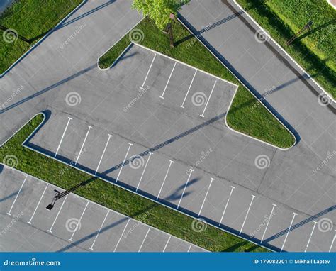 Leerer Parkplatz Von Oben Stockbild Bild Von Drohne