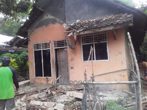 257 Rumah Rusak Akibat Gempa Bumi Di Banten Bontang Post