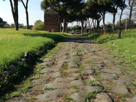 Roma Visita Alle Tombe Della Via Latina