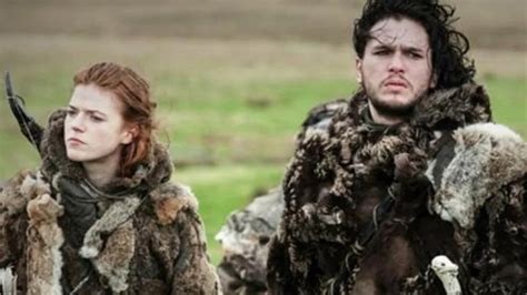 Las Incómodas Escenas De Sexo Entre Kit Harington Y Emilia Clarke En Game Of Thrones Infobae