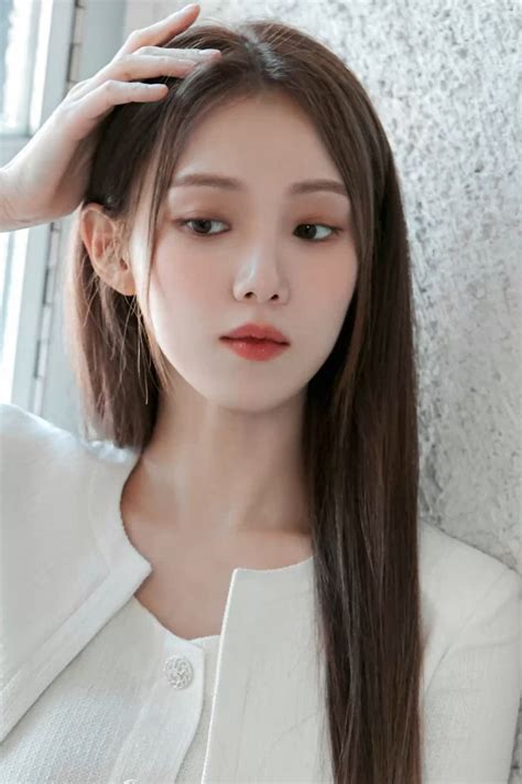 Pin Oleh Marie Andinie Di LEE SUNG KYUNG Di 2024