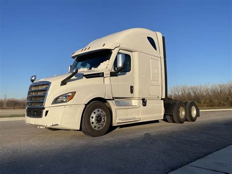 2021 Freightliner Cascadia 126 Sleeper Semi Truck Raised Roof Sleeper