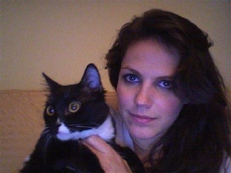 Bobbi Shows Her Pussy Scrolller