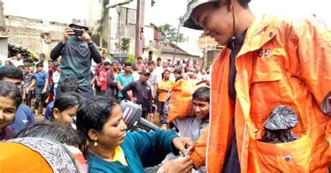 Women Thank Ndrf Personnel By Tying Them Rakhis In Flood Hit Maharastra