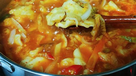 칼칼한 김치 수제비 김치수제비 만드는법 How To Make Kimchi Sujebi Youtube