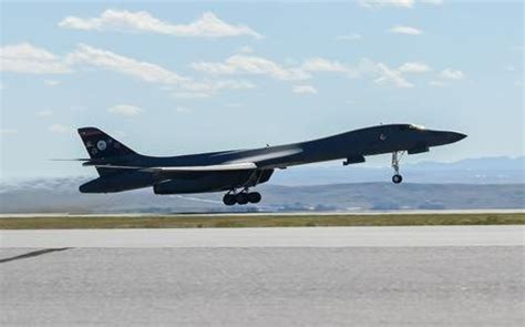 B-1 bomber crashes at South Dakota Air Force base, crew ejects safely : r/MilitaryAviation