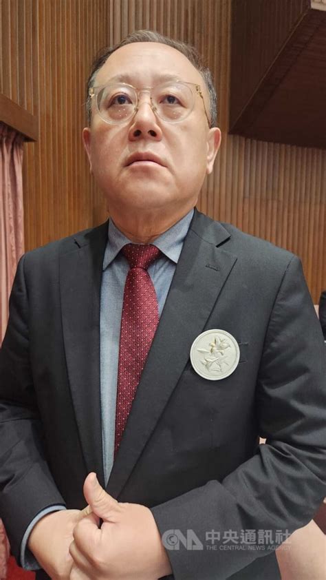 紀念228事件 陳建仁及部會首長佩戴百合胸花 政治 中央社 Cna