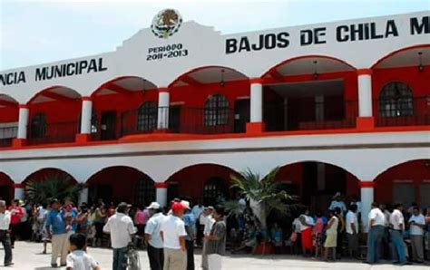 Pobladores De Bajos De Chila Protestan En Palacio Municipal Exigen