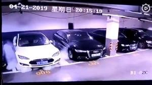 Tesla Model S Se Incendia En Un Estacionamiento