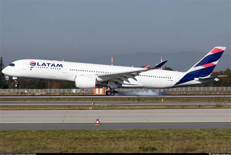 A Amb Qatar Airways Airbus A Photo By Sierra Aviation