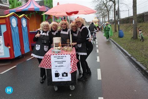 Optocht In Mierlo Hout Is Vooral Vol Van Kleuren Ditishelmond Nl