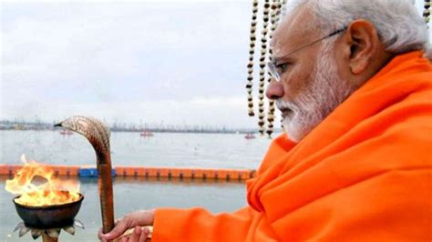 Pm In Kumbh Modi Takes Holy Dip Washes Feet Of Sanitation Workers