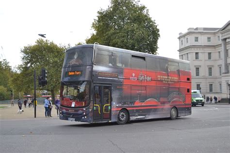 Golden Tours Bf Hej Seen At Hyde Park Corner Th Oct Flickr