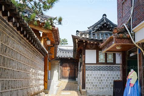 a traditional house in Seoul, Korea 9667073 Stock Photo at Vecteezy