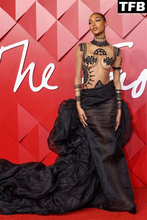 Jourdan Dunn Shows Off Her Sexy Tits At The Fashion Awards In