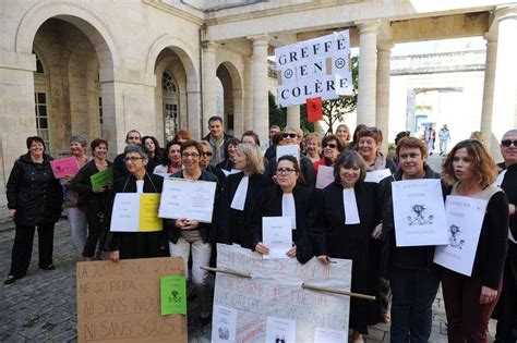 Les Greffiers Manifestent Leur Col Re