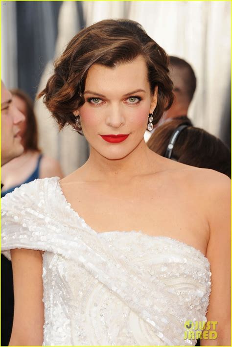 Milla Jovovich Oscars 2012 Red Carpet Photo 2633387 Milla Jovovich