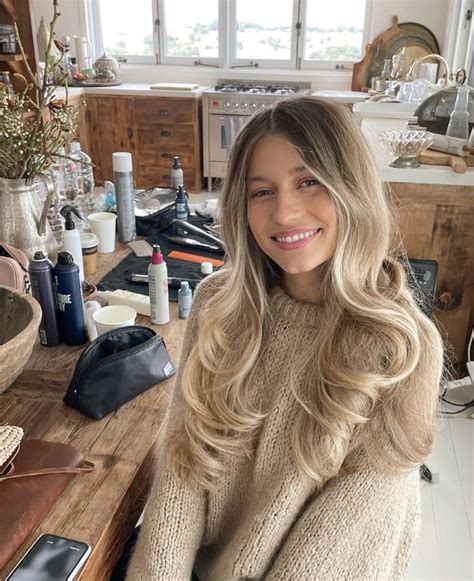 Pin By Sillain On Hiukset Uusin Neutral Blonde Hair Blonde Hair Inspiration Brown Blonde Hair