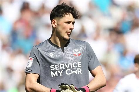 Burnley Confirm Signing Manchester City Goalkeeper James Trafford