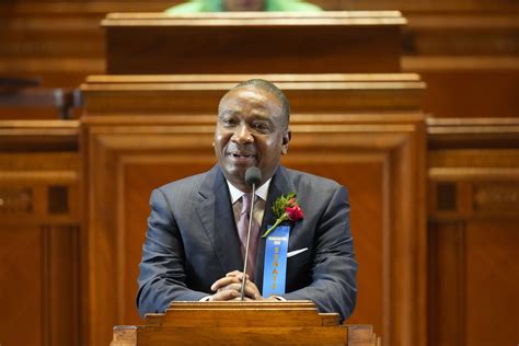 Ex-congressman wages comeback bid after 28 years, but an old scandal