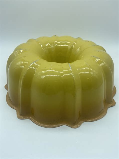 Vintage Yellow Mid Century Bundt Cake Pan Retro MCM Ombre Very Good ...