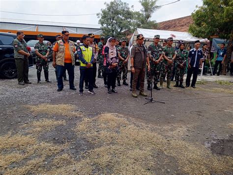 Kepala Bnpb Kunjungi Pengungsi Banjir Di Smk Ganesa Gajah Demak