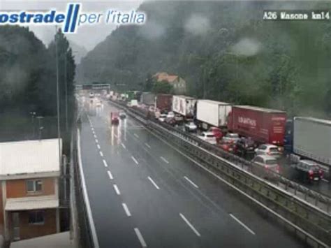 Incidente Sulla A Traffico Bloccato Dopo Masone Un Ferito E Lunga