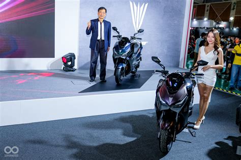 5萬6國民神車、krv鏈條版現身！kymco 新豪邁125、krv Moto 180正式發表 Supermoto8