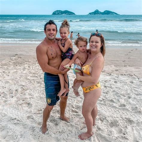 5 Hot Sexy Mari Cardoso Bikini Pics